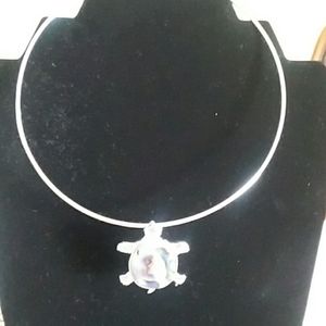 Silver color choker w/abalone sea turtle